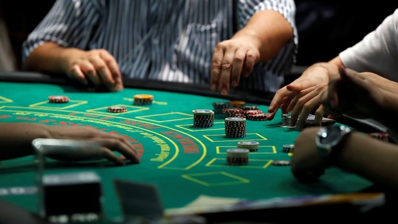 赌场的“潜规则”揭秘:如何在赌场中站稳脚跟?